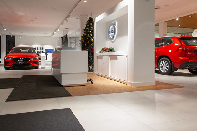 Самый первый автосалон Volvo в Санкт-Петербурге открылся после обновления